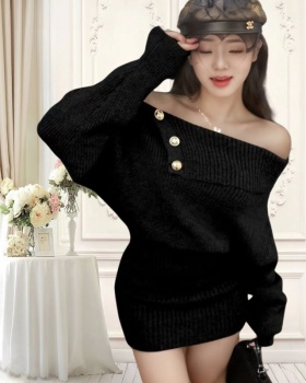 Knitted package hip sloping shoulder dress for women