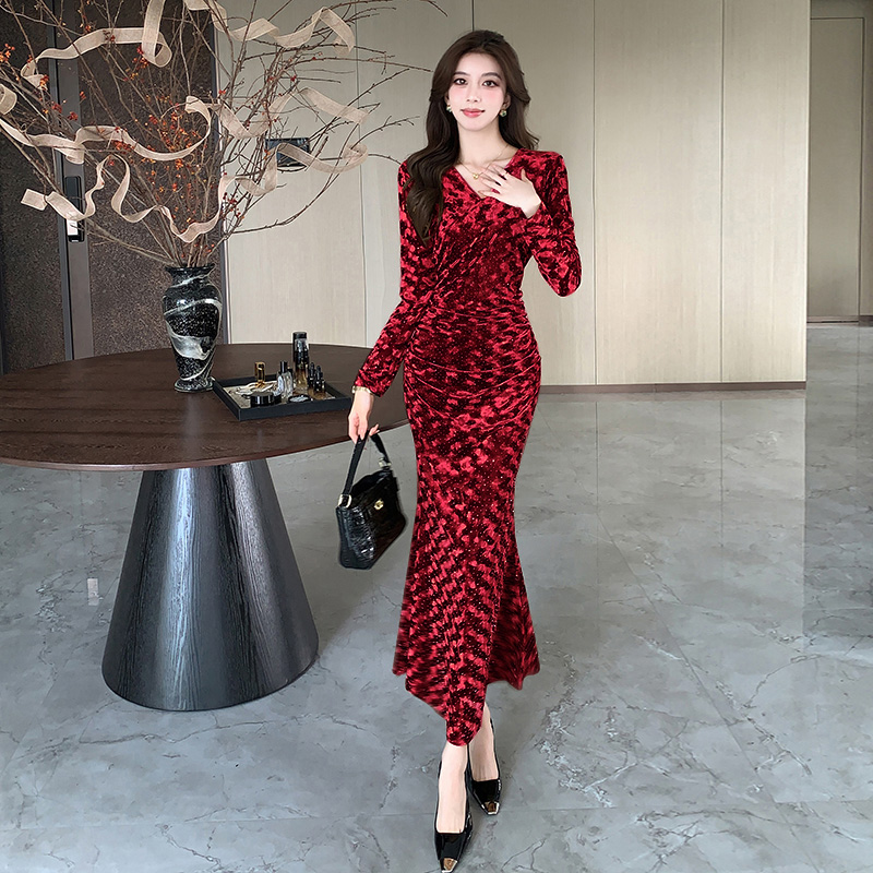 Temperament slim autumn and winter V-neck dress