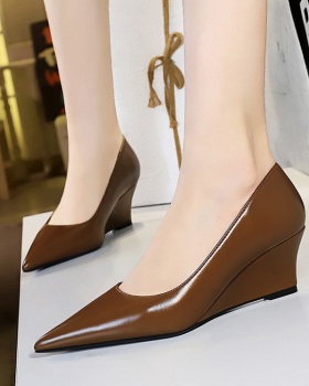 Slipsole European style banquet shoes for women