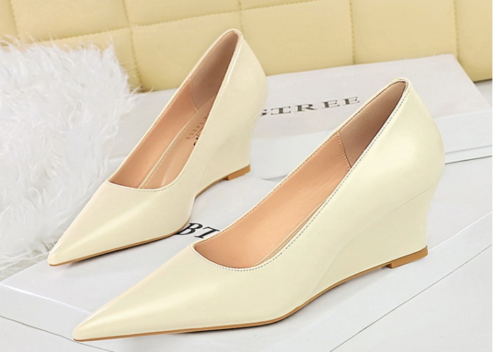 Slipsole European style banquet shoes for women