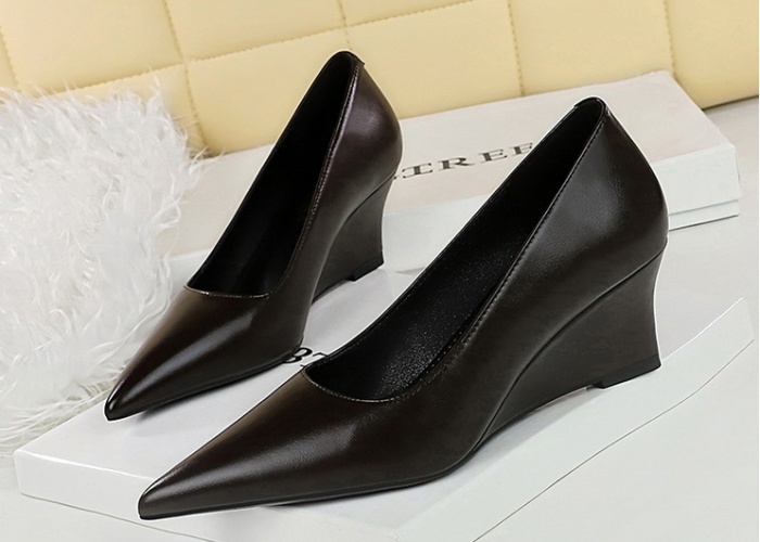 Slipsole European style banquet shoes for women