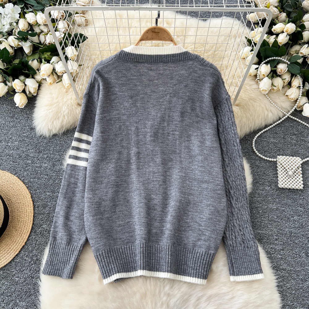 Slim V-neck college style long sleeve loose sweater