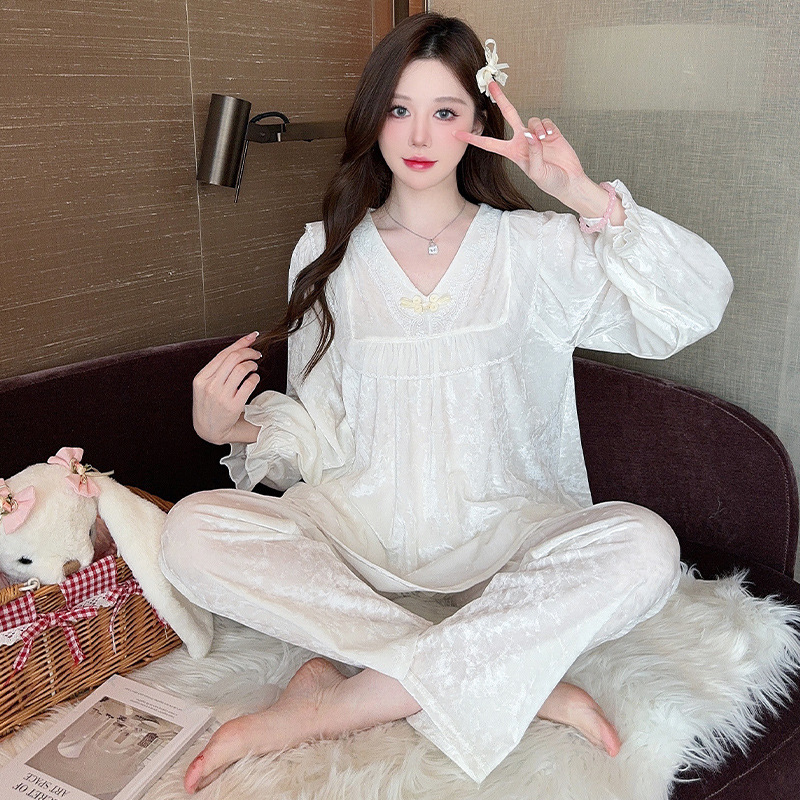 Golden velvet long sleeve pajamas a set