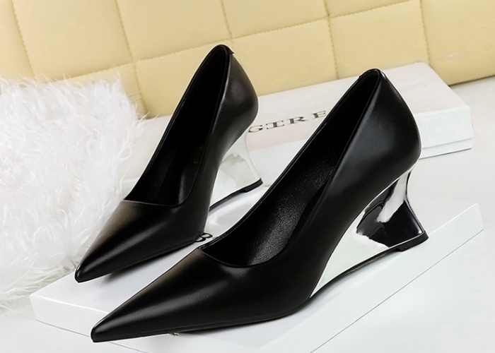 Pointed high-heeled shoes slipsole shoes for women