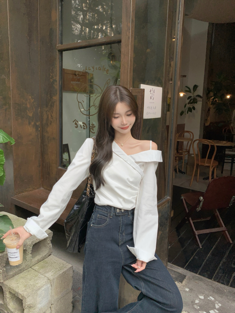 Korean style slim long sleeve white V-neck shirt for women