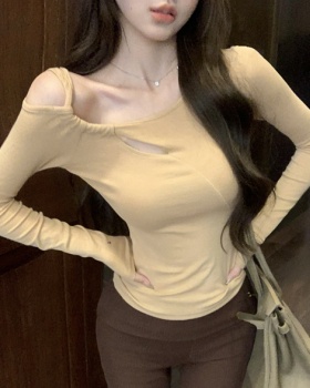 Tight khaki bottoming T-shirt