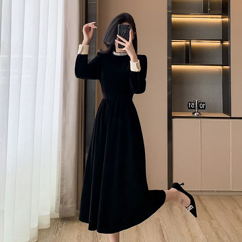 Slim velvet black dress pinched waist Hepburn style long dress