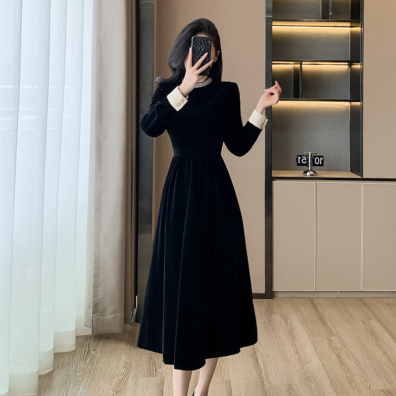 Slim velvet black dress pinched waist Hepburn style long dress