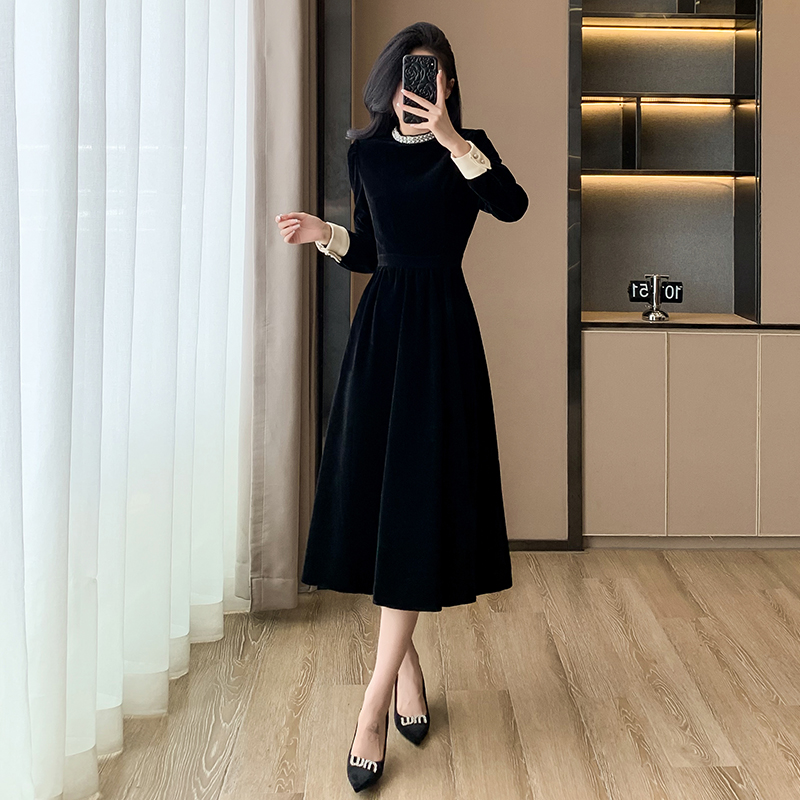 Slim velvet black dress pinched waist Hepburn style long dress