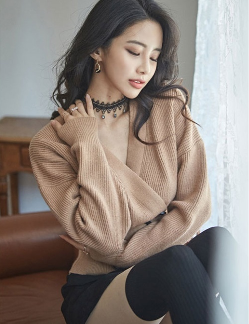 Korean style knitted V-neck slim long sleeve sweater