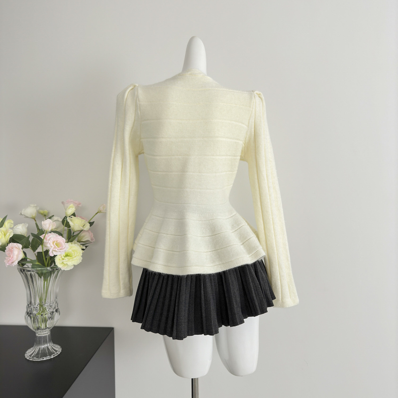 V-neck chanelstyle pearl buckle lotus leaf edges sweater