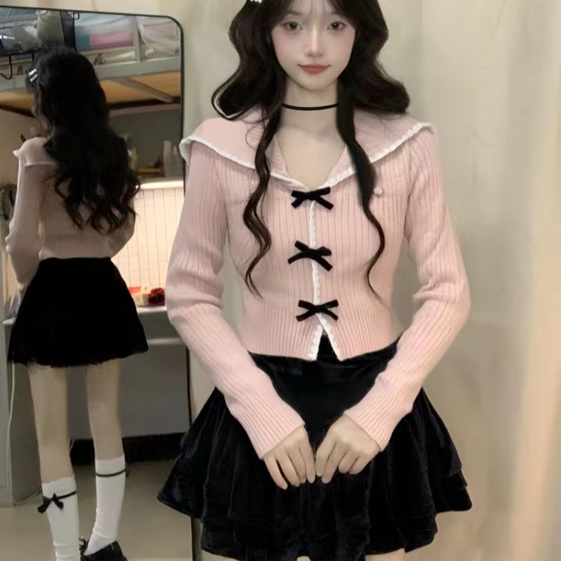 Bow sailor collar wears outside pink knitted sweater