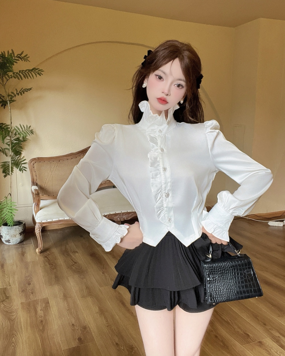 Beautiful elegant short skirt tender shirt 2pcs set