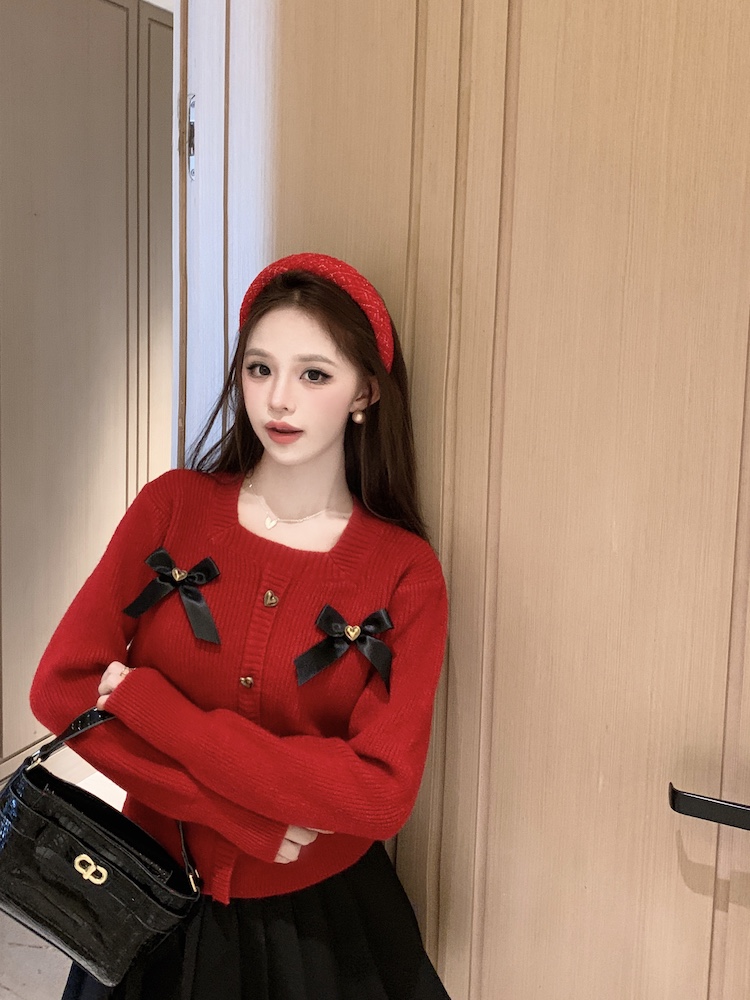 Autumn and winter bow show young sweater for women