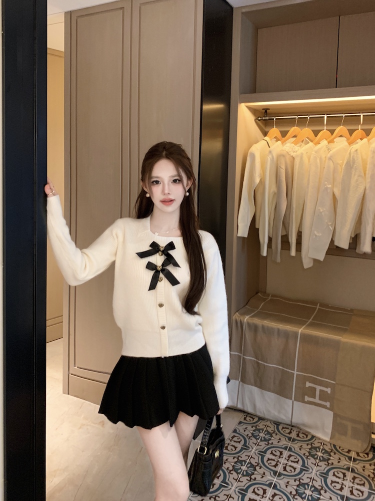 Autumn and winter bow show young sweater for women