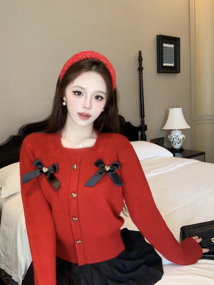 Autumn and winter bow show young sweater for women