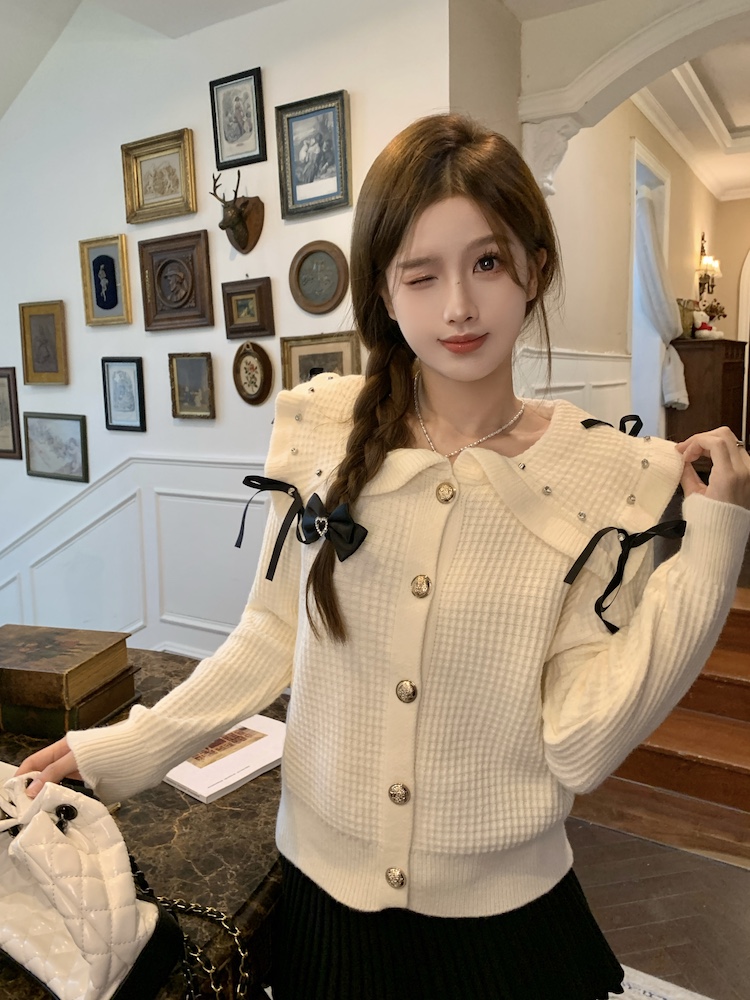 Long sleeve loose Western style doll collar sweater for women