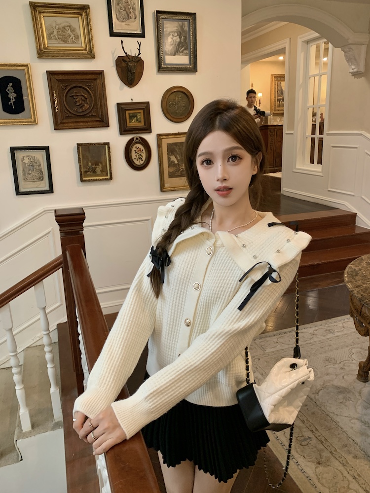 Long sleeve loose Western style doll collar sweater for women