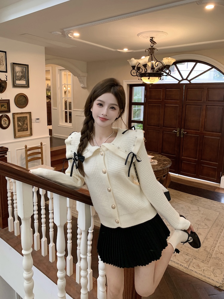 Long sleeve loose Western style doll collar sweater for women