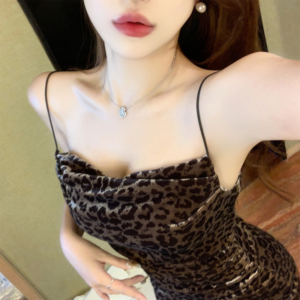 Low-cut leopard package hip tight sexy sling dress