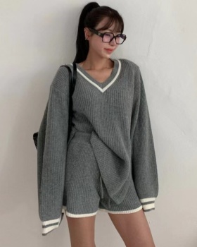 V-neck mixed colors tops knitted fashion shorts a set