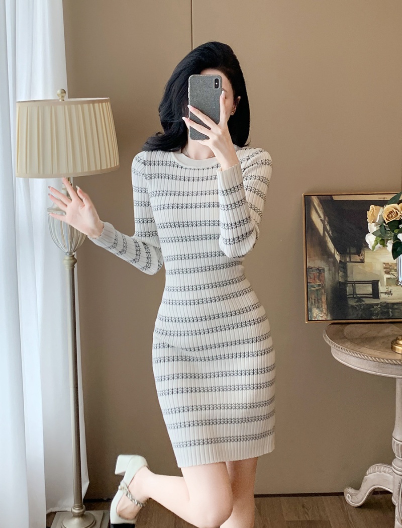 Slim knitted dress inside the ride sweater for women