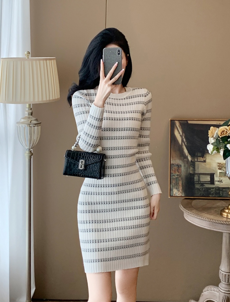 Slim knitted dress inside the ride sweater for women