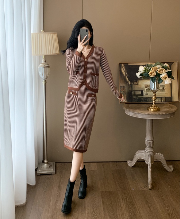 Chanelstyle cardigan autumn skirt 2pcs set for women