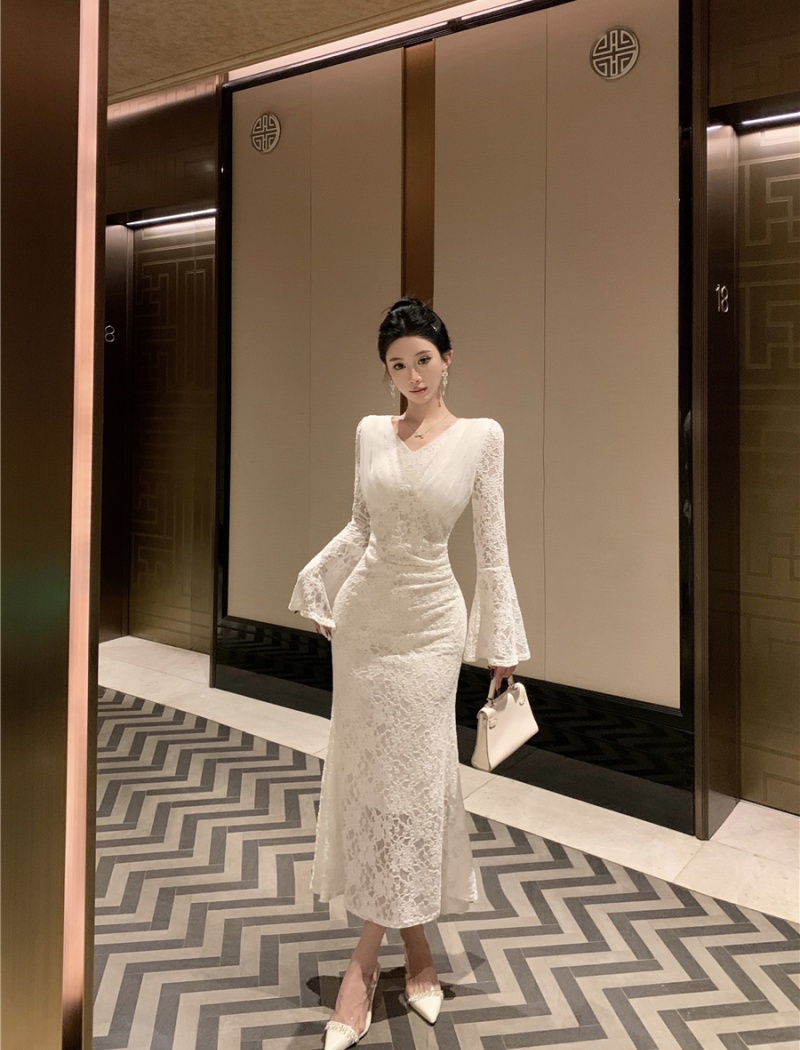 V-neck pinched waist lace trumpet sleeves slim dress