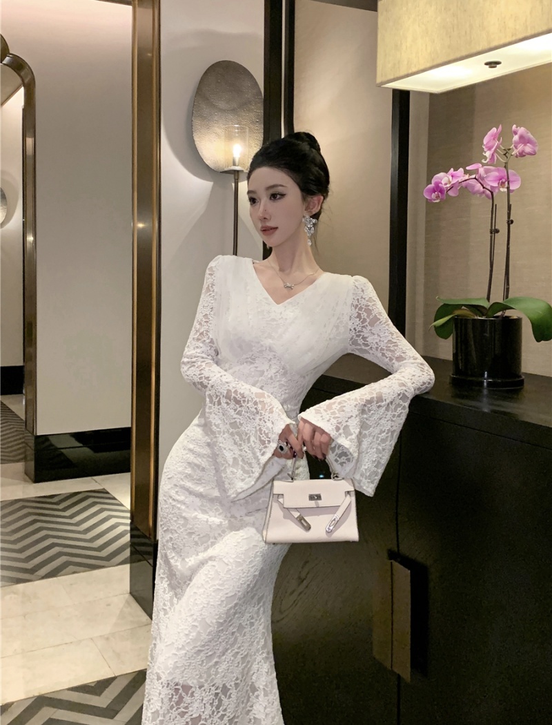 V-neck pinched waist lace trumpet sleeves slim dress