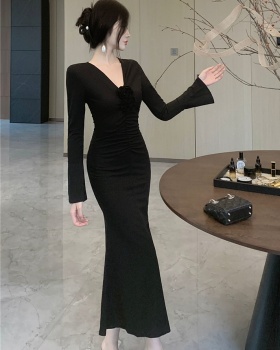 Mermaid Hepburn style long dress black V-neck dress