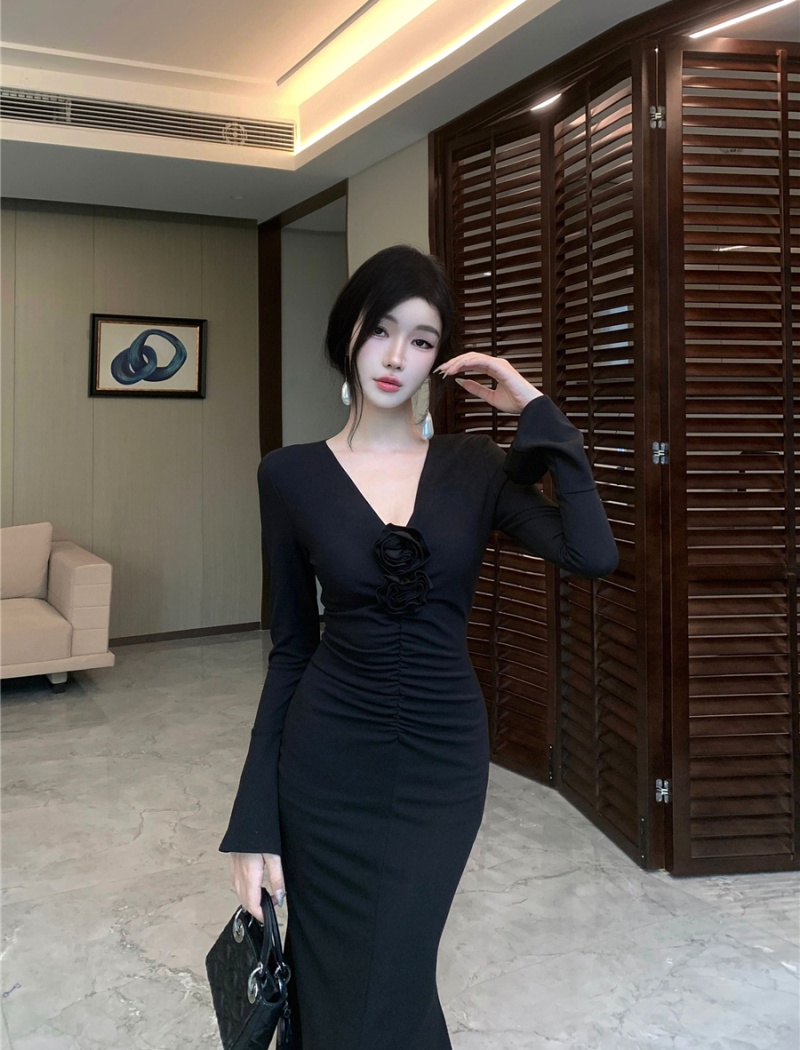 Mermaid Hepburn style long dress black V-neck dress