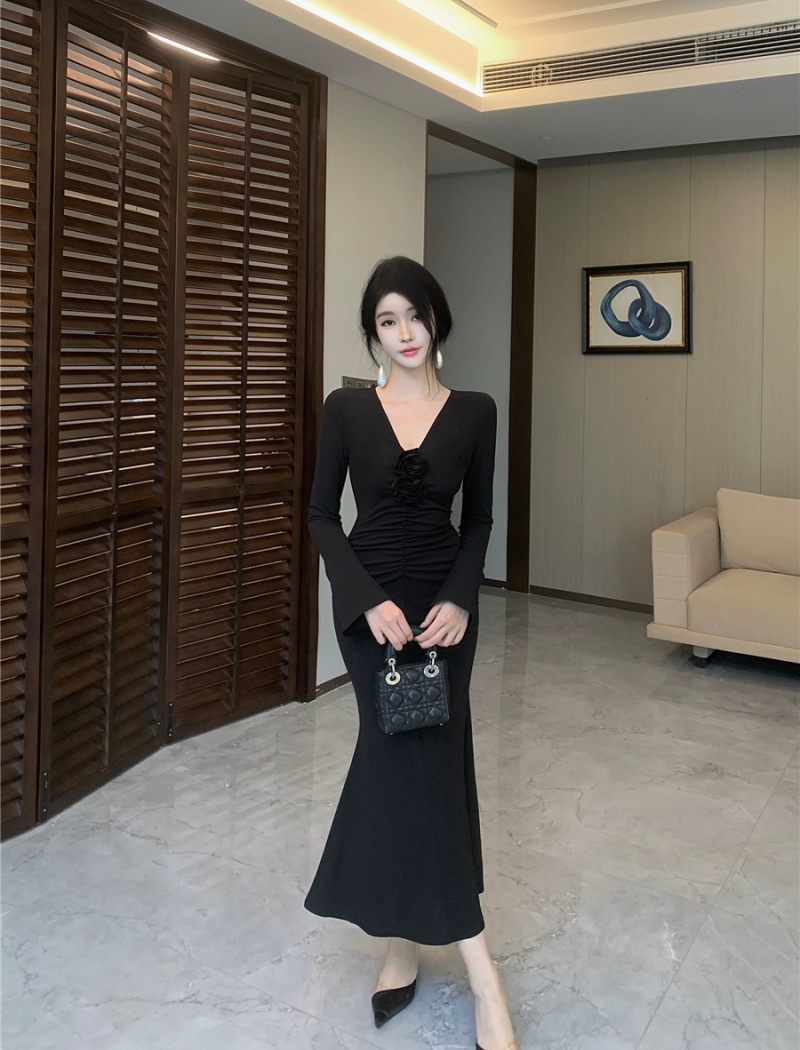 Mermaid Hepburn style long dress black V-neck dress