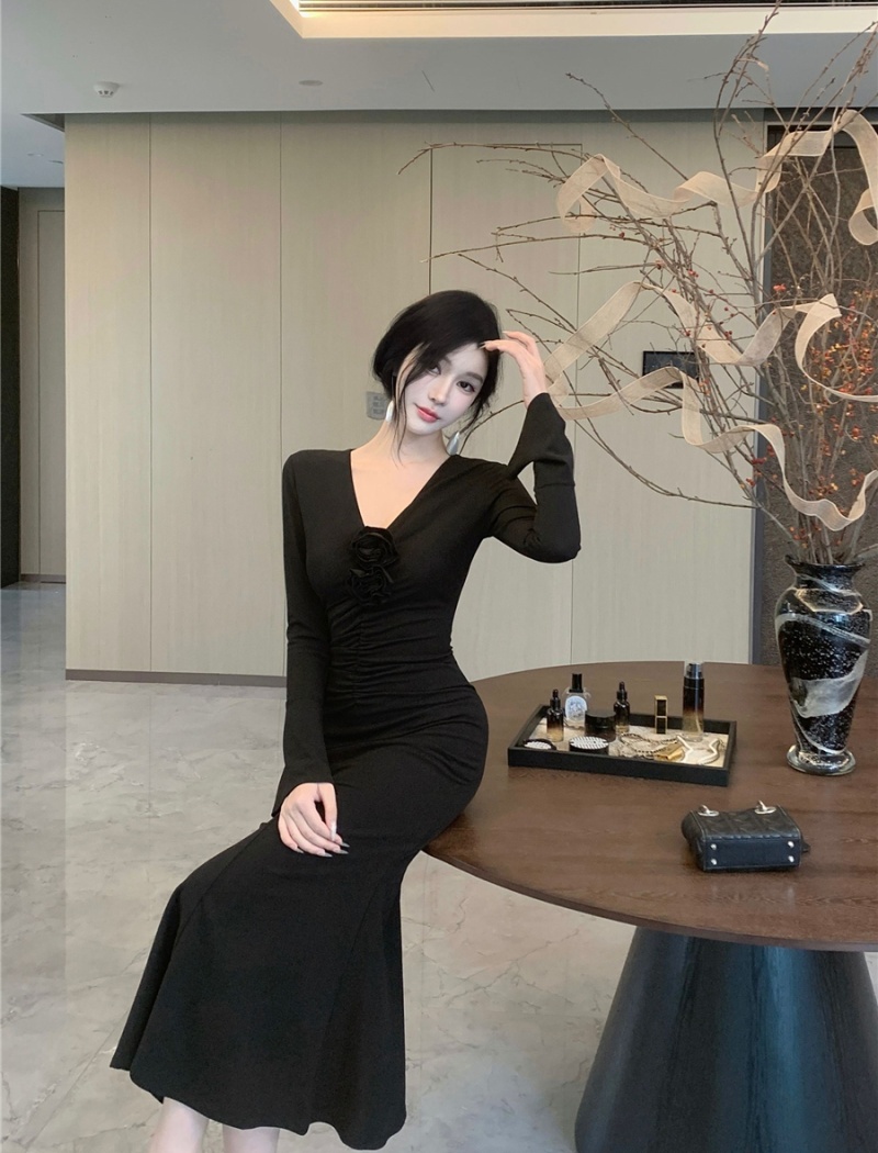 Mermaid Hepburn style long dress black V-neck dress