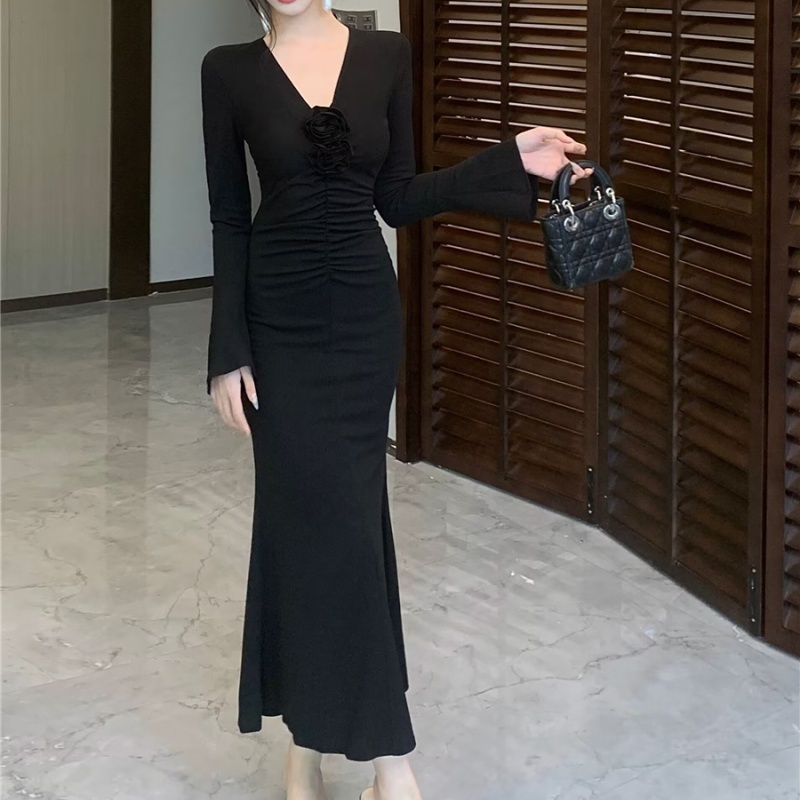 Mermaid Hepburn style long dress black V-neck dress