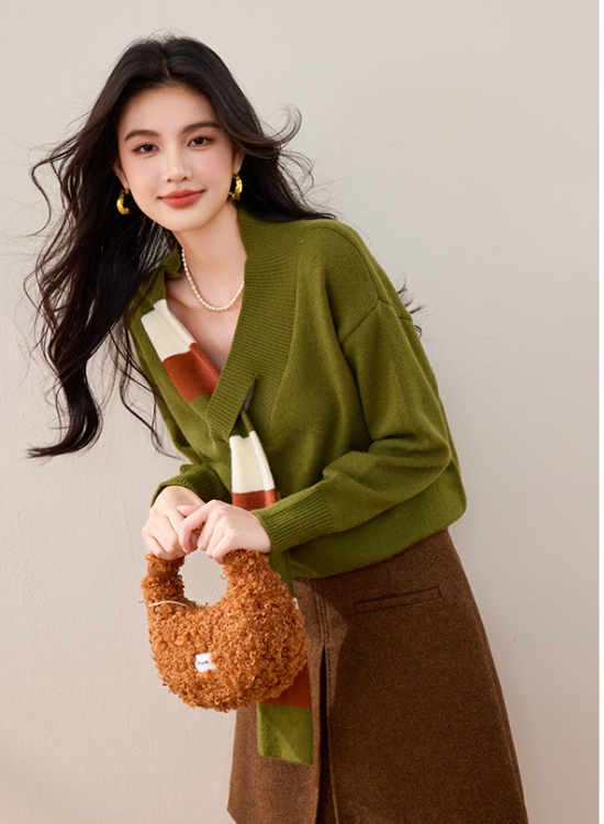 Long sleeve Pseudo-two niche scarves V-neck lazy knitted tops