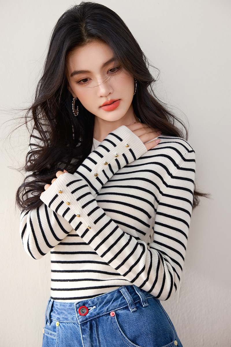 Bottoming mixed colors sweater black-white tops for women