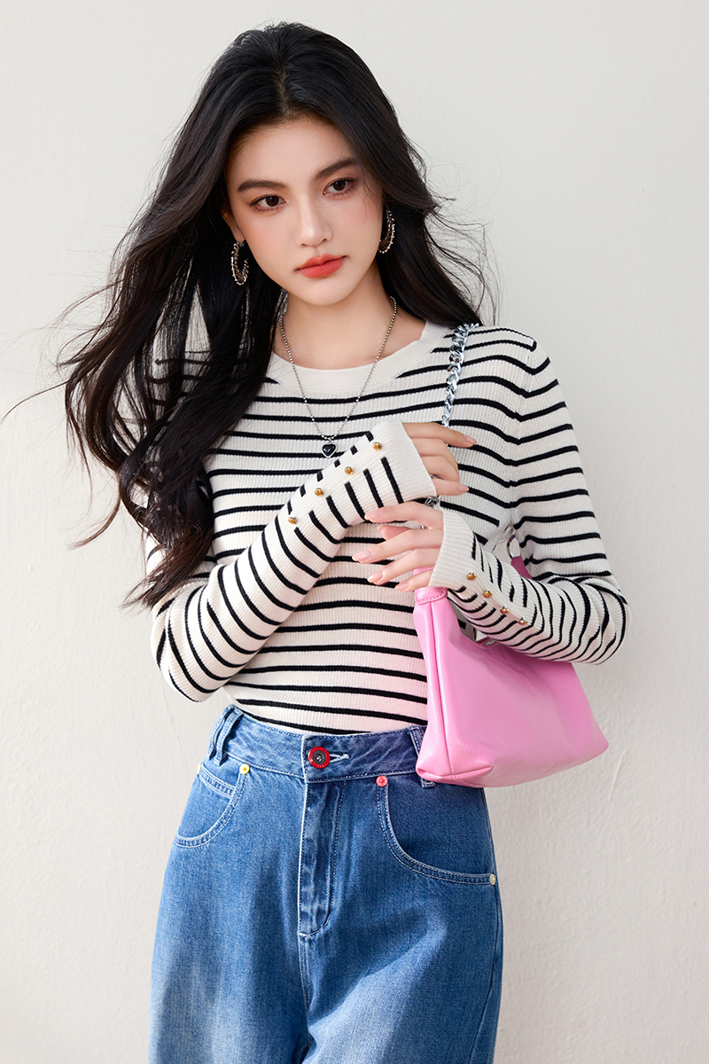 Bottoming mixed colors sweater black-white tops for women