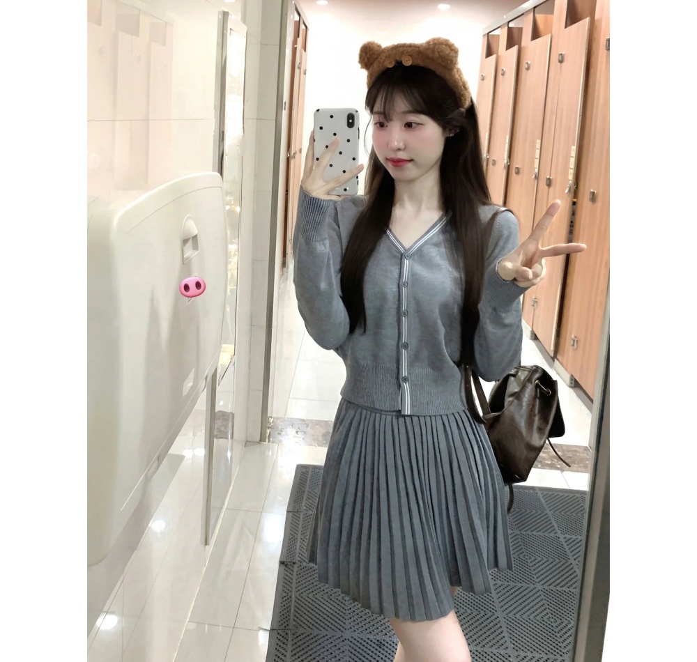 Korean style sweater small fellow skirt 2pcs set