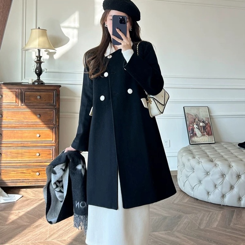 Short black woolen coat thick woolen overcoat