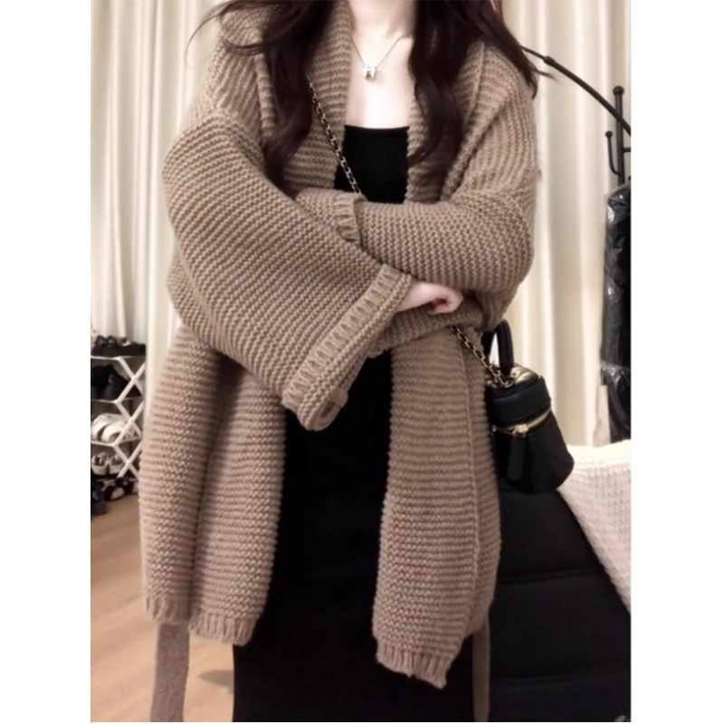 Knitted long sleeve cardigan small fellow sweater