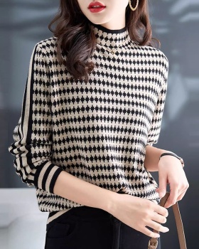 Small fellow sweater bottoming shirt for women