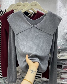 Autumn and winter V-neck sweater slim bottoming shirt