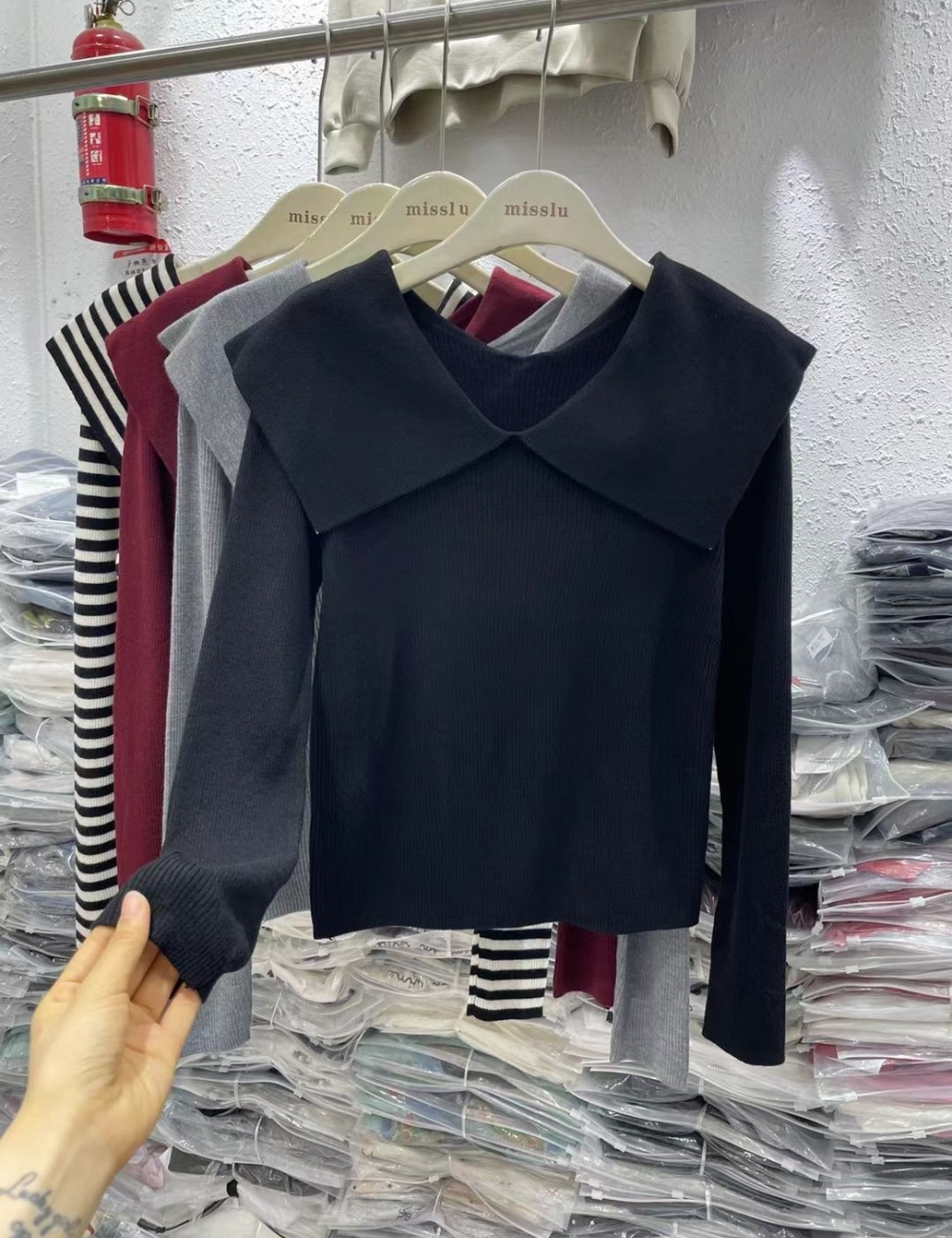 Autumn and winter V-neck sweater slim bottoming shirt