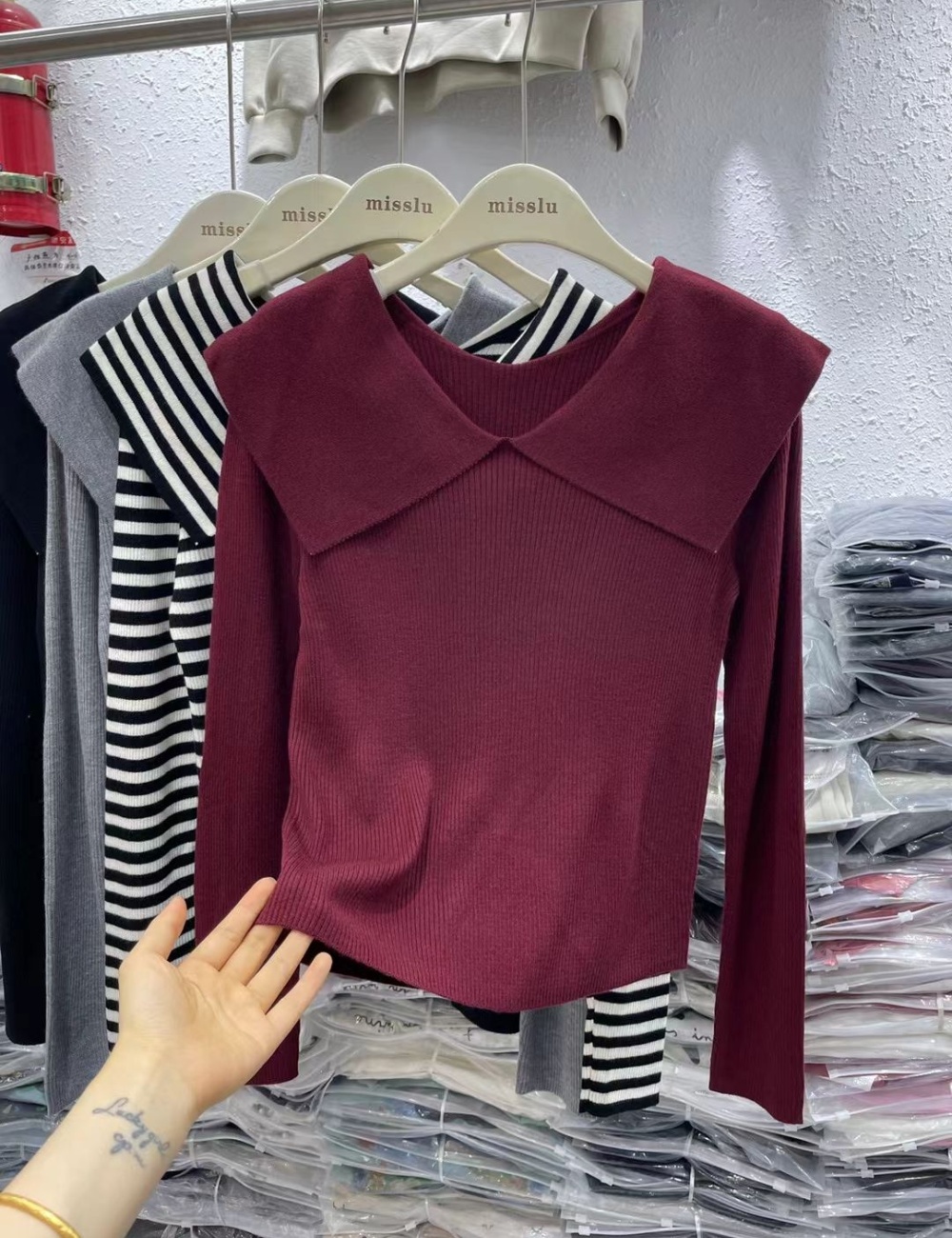 Autumn and winter V-neck sweater slim bottoming shirt