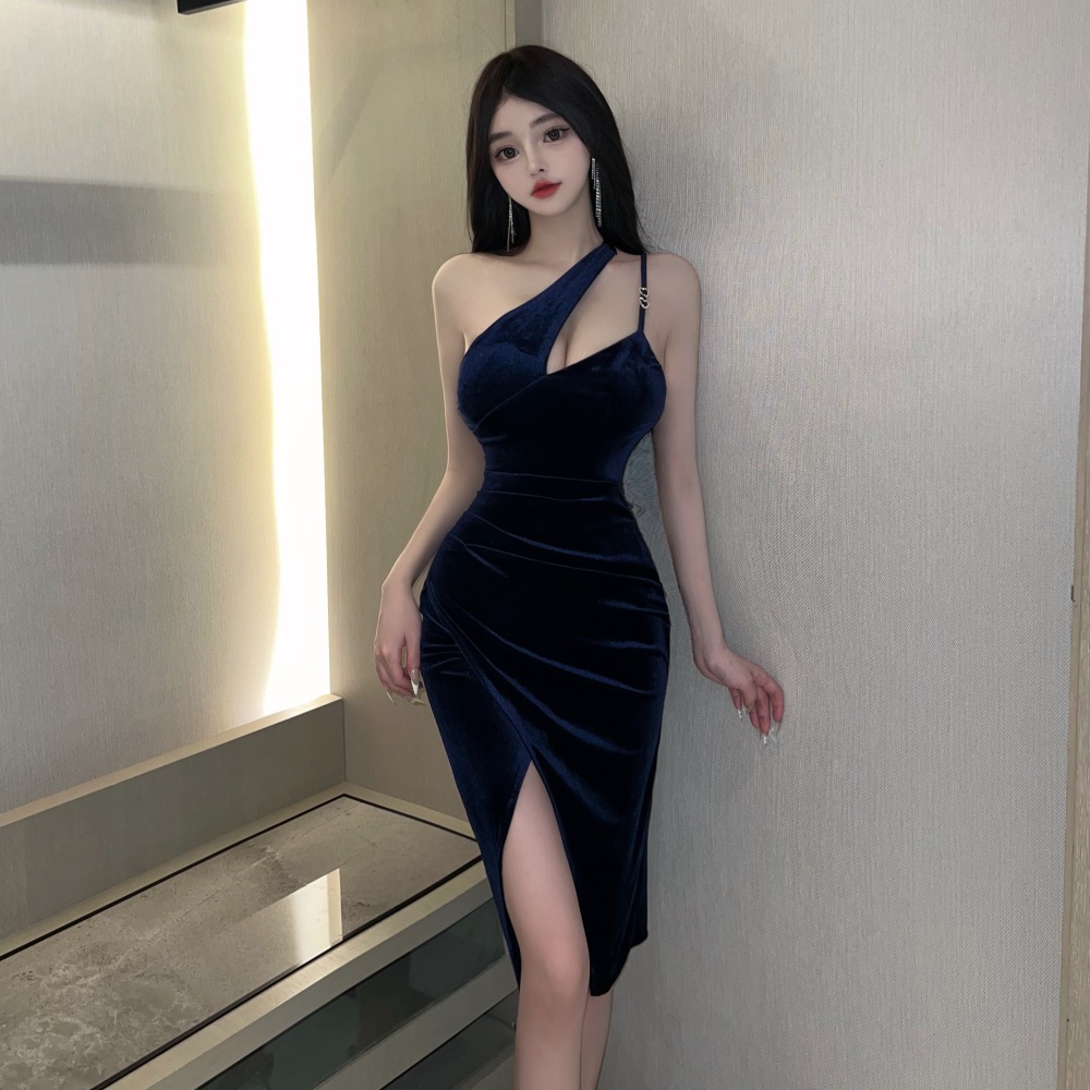 Sexy sling tight long sloping shoulder dress