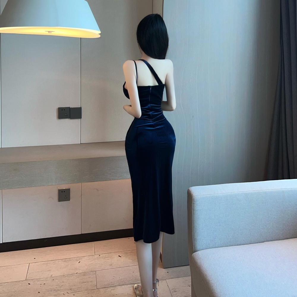 Sexy sling tight long sloping shoulder dress