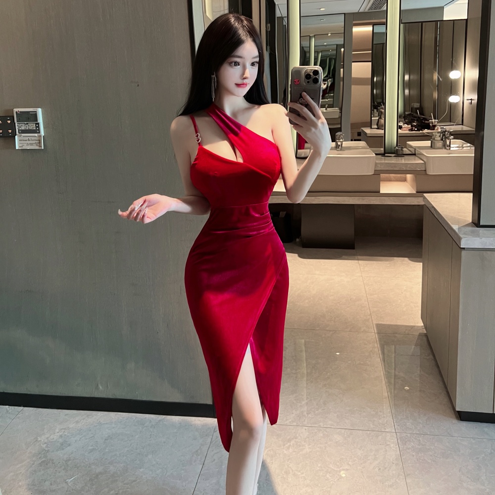 Sexy sling tight long sloping shoulder dress