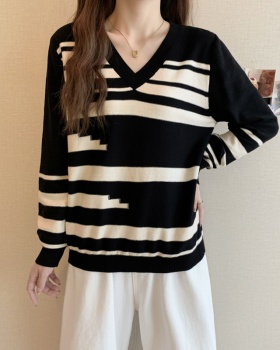 Stripe bottoming lazy knitted autumn and winter V-neck tops