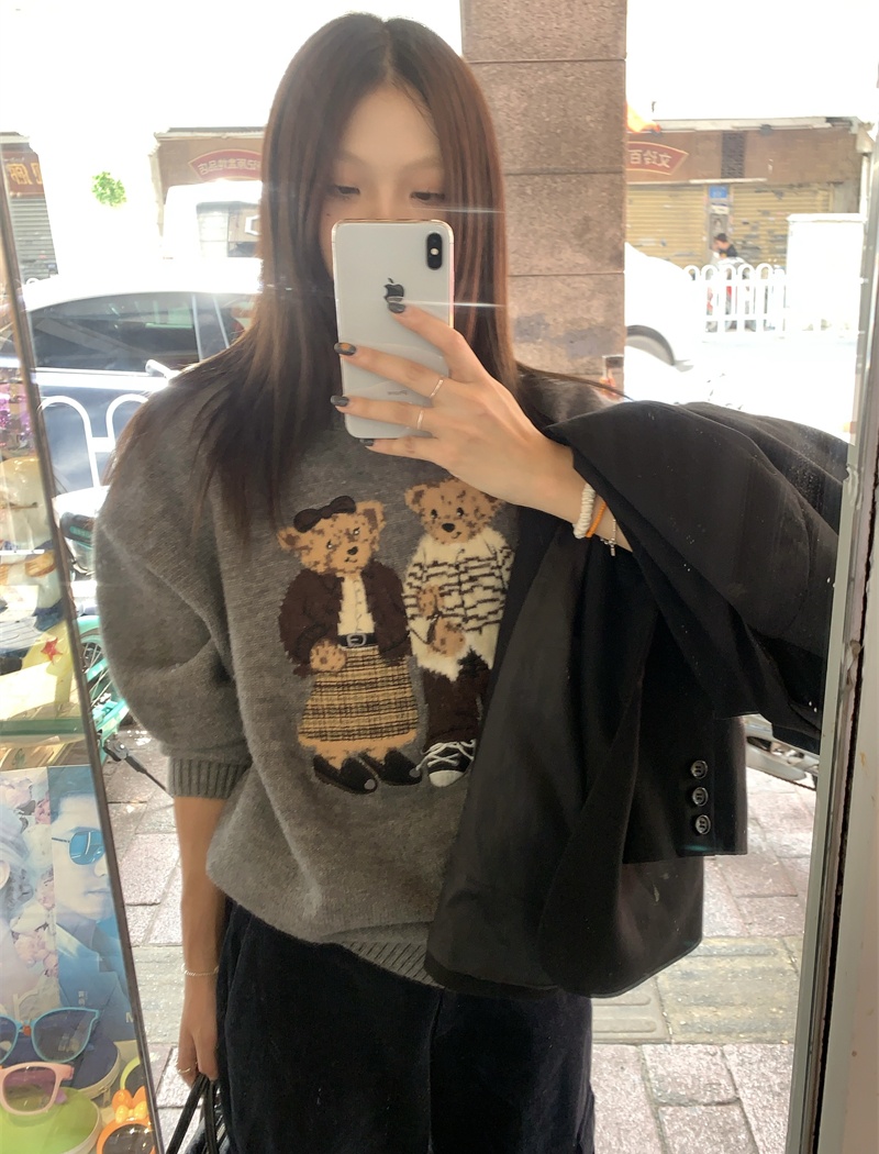 Autumn and winter cartoon cubs jacquard loose sweater